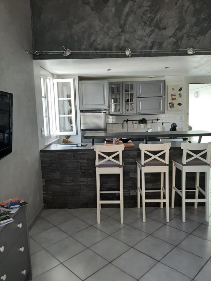 T2 centre ville vue Faron 40m2 en zone pietonne 4ème étage Tolone Esterno foto